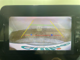 【バックモニター】後ろのカメラの映像をモニターに映し出すことができます!後方の見えない死角や、障害物との距離感をしっかり確認することができます!駐車が苦手な方におすすめです。