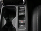 【電子制御パーキング+ブレーキホールド】便利なスイッチ式のサイドブレーキ!停車中にブレーキペダルを踏み続けなくても自動的にブレーキを保持する機能も搭載♪