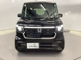車の個性が現れるフロントデザイン。バランスの取れたフォルムは飽きが来ず、毎日のドライブを誇らしい気持ちにさせてくれる美しさです
