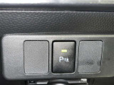 コーナーセンサーを車の前後に装備。障害物までの距離に応じて警告音を変えてお知らせ。縦列駐車時や駐車場・車庫などでの取り回しをサポートします。詳細は販売店スタッフまでおたずねください。