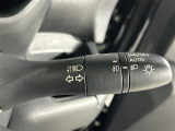 【オートライト(AUTO)】外の明るさをシステムが感知して、自動でヘッドライトが点灯します。ヘッドライトをつけ忘れを防ぐ便利機能です。