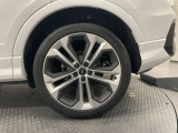 純正アルミホイール装着車両です!