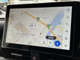 高精細な地図表示で、スムーズなナビゲーションをサポート。周辺情報もわかりやすく表示され、初めての場所でも安心です。