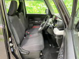 広々とした室内空間が、快適なドライブを約束します。運転席からの視界も広く、運転しやすいのも魅力です。