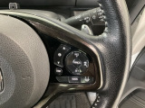 【アダプティブ・クルーズ・コントロール】予め設定した車速内でクルマが自動的に加減速。 前走車との適切な車間距離を維持しながら追従走行し、高速道路でのドライバーの疲労を軽減してくれる嬉しい機能付♪