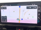●純正ナビ:一体感のあるナビは、高級感ある車内を演出してくれます。オーディオ機能も充実しておりますので、運転もより楽しめます♪