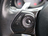 『1台』のお車に対して、3名体制で日々議論を重ね仕入れを行っております。