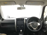 見通しのよいすっきりとした視界で、誰でも運転しやすいです。運転のしやすさは疲れにくさにも繋がりますよ♪
