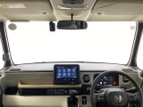 フロントガラスが大きく、ワイドな視界で運転もしやすくなるように設定されています。