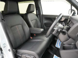運転席のスペースはゆったりしていて、視界も広く確保されているので普段の運転からロングドライブまで快適です。