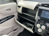 収納スペースもたくさん有ります☆車検証や小物類などすっきり収納♪