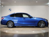 【BMWの伝統-3】BMWのお車は、&ldquo;駆け抜ける歓び&rdquo;を体現しております。走行の安定性とコーナリングの良さを追求し、思い通りにハンドルの操作可能です。