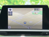 高精細な画面で、運転をサポートするナビゲーションシステム。快適なドライブを演出するオーディオ機能も充実しています。