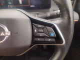 プロパイロツト付き いわゆる運転支援です。前の車に一定間隔でスピード調整しながら レーンの真ん中をキープしてくれます。高速での疲れがかなり軽減される装備です。遠出も楽しみになりますよ。