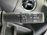 【オートライト】車外の明るさに応じて、自動的にライトの点灯・消灯をしてくれます。トンネルが続くような道でも、スイッチを操作する必要がありません。消し忘れの心配もありません。