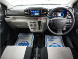 運転にかかわる様々な操作を安全に行えるように視点移動が少なく、操作性に配慮されたスイッチ類が凝縮されたコクピットです。