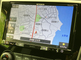 鮮明な地図表示で、目的地までスムーズに案内してくれます。渋滞情報も確認でき、効率の良いルートを選択可能です。