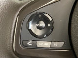ステアリングスイッチがついていますので、オーディオのチャンネル変更、ボリューム、ジャンル変更が操作可能です。ハンドルから手を離さず安全に操作できます。