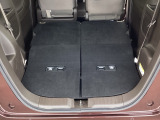後席の操作がしやすく、荷物の量や大きさに合わせてスムーズにシートアレンジが行えます。