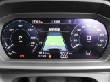 重厚感と安定感があり、同時にダイナミックさも備えるAudiの走り。機能やデザインが革新的なメーター。