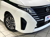【LEDヘッドライト】悪天候や夜間走行時も良好な視界を確保し安心して運転できる高輝度LEDヘッドライトを装備!点灯速度が早く、消費電力も抑えられています。