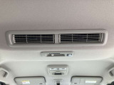 サーキュレーター付きなので車内の温度を下げてくれますので、後席も快適です