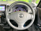 インテリアに合わせたデザインのステアリングは、運転される方のことも考え、運転しやすい形状、大きさです。是非一度、実際に触ってお確かめください。