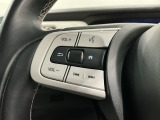 ステアリングにオーディオ操作スイッチが付いています。オーディオ画面に直接タッチしなくても操作が出来ますので、運転に集中できます。