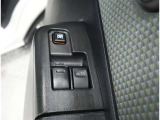 パワーウィンドウ装備!ドアの内張りにある昇降スイッチで、電動で窓の開閉ができます♪やっぱりあると便利な装備ですね♪