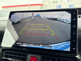 後方確認をサポートするモニター。駐車時の安全性を高めます。ガイドライン表示で、スムーズな駐車操作をアシストします。