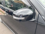 毎日使うドアミラーの状態確認に。鏡面のキズやカバーの擦れ、格納部の具合、装備有無も◎。