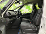 運転しやすいポジションで、快適なドライブをサポートします。視界の広さも確保されており、安全運転に貢献します。