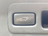 【パワーバックドア】スマートキーや運転席のボタンを押すだけでリアゲートが自動で開閉します!荷物を持っている時や、高い位置にあるバックドアを閉める際に便利な機能です♪