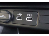 USBソケットがついていますのでコードを繋げばスマートフォンなどの充電が出来ます!
