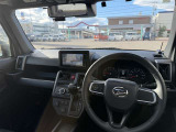 見通しのよいすっきりとした視界で、誰でも運転しやすいです。運転のしやすさは疲れにくさにも繋がりますよ♪
