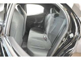 後席シートは分割可倒式です。乗せる荷物や乗車人数に合わせて片側ずつ倒すことが出来ます。