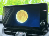 停車中には、TVの視聴も可能。長距離移動の休憩時間に、ニュースや番組をお楽しみいただけます。快適な時間を過ごせるでしょう。
