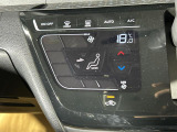 【オートエアコン】車内温度を感知して自動で温度調整をしてくれるのでいつでも快適な車内空間を創り上げます。