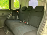 運転席周りはシンプルで使いやすく、操作性に優れています。広々とした室内空間と快適なシートが、ドライバーをサポートします。