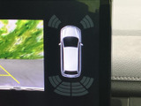 駐車時の安全をサポートするバックモニター。ガイドライン表示により、スムーズな後退をアシストします。