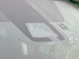 【トヨタセーフティセンス】走行中に前方の車両等を認識し、衝突しそうな時は警報とブレーキで衝突回避と被害軽減をアシスト。より安全にドライブをお楽しみいただけます。