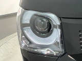 LEDヘッドライトは、点灯の瞬間から最大光量を発揮し、突然暗くなるトンネルなどでの安定感を高めます。