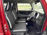 運転席からの視界は良好。ゆったりとした空間で、快適な運転をお楽しみいただけます。