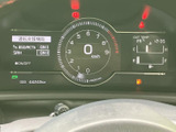 視認性の高いメーターで、運転に必要な情報を的確に把握できます。運転状況を常に把握し、安全運転をサポートします。操作性にも優れています。