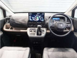 ◆インテリアパネル◆視界広々で非常に運転しやすくロングドライブでも疲れを感じさせないすっきりとまとまったインパネ周りです。