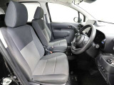 ゆったり室内で運転もしやすいです♪使い勝手の良い配置も考えられています!!