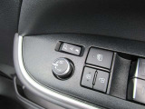 駐車時や狭い道でのすれ違い時に気を使うミラー。電動格納式ドアミラーはそんな時に便利です。