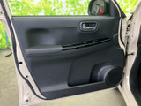 運転席からの視界は広く、運転操作もスムーズに行えます。快適な空間で、安全運転をサポートします。