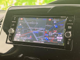 運転に役立つナビゲーションシステムが搭載されています。目的地設定も簡単で、スムーズな移動をサポートします。高精細な画面も見やすいのが魅力です。