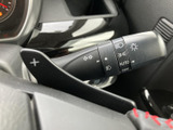 操作しやすい位置に配置されたウインカーレバー。スムーズな操作で、安全な車線変更をサポートします。運転の信頼性を高めます。